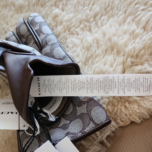NWT Coach Signature Jacquard and Oak Brown Leather Tech Gloves ๐ค๐งค๐ - Picture 8 of 16